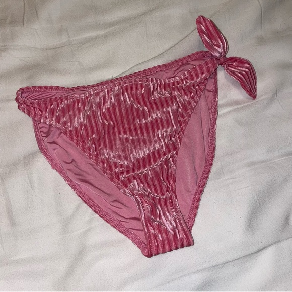 NWT Dippin’ Daisy’s Ribbed Pink Bikini Bottom Size Medium - Picture 2 of 5